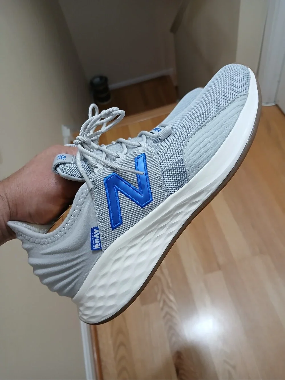 New Balance Fresh Foam ROAV Comfort/Athletic Lifestyle Shoes  6.5 Men/8 Women